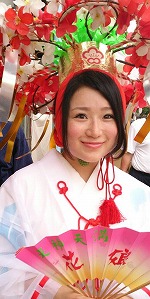 平成２６年度天神天満花娘代表に吉田愛梨さん 寿山ゼミ３回生 が選ばれました 寿山 泰二 阪南大学
