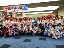 平成２６年度天神天満花娘代表に吉田愛梨さん 寿山ゼミ３回生 が選ばれました 寿山 泰二 阪南大学