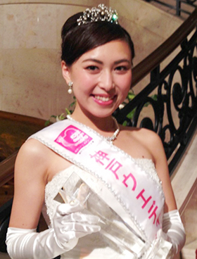 第6代神戸ウエディングクイーンに 竹井りささん 寿山ゼミ2回生 が選ばれました 寿山 泰二 阪南大学 第6代神戸ウエディングクイーンに 竹井りささん 寿山ゼミ2回生 が選ばれました 寿山 泰二 阪南大学