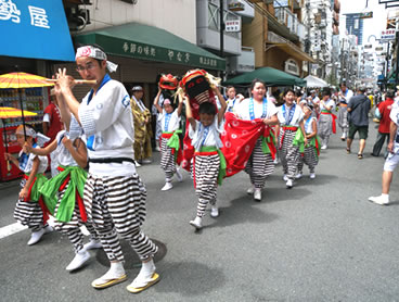 彌榮神社の獅子舞　　　　　