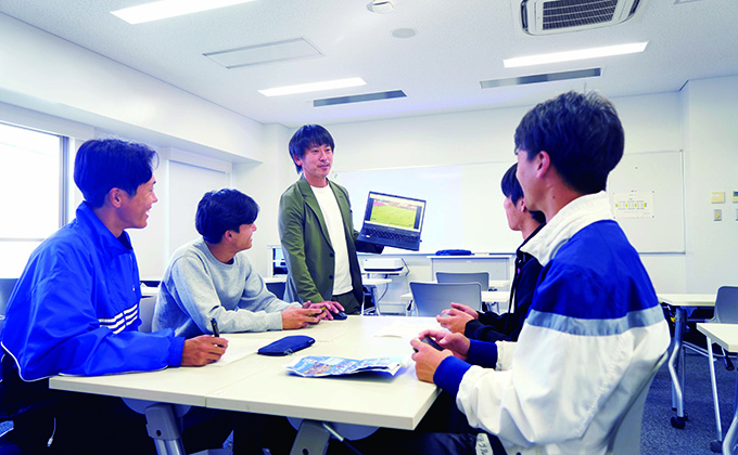 実社会の課題解決に挑む 実践的なゼミ活動