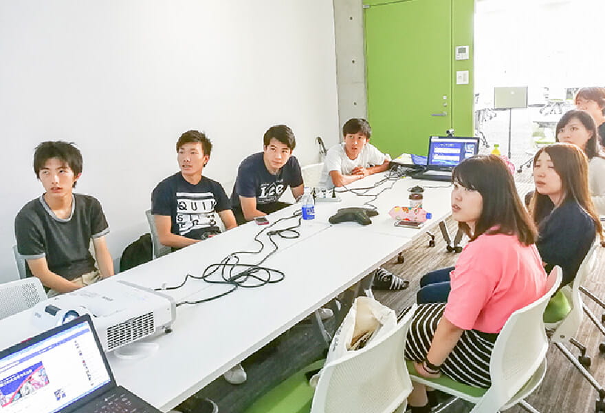 マーケティング媒体としてか活用するための会議の写真