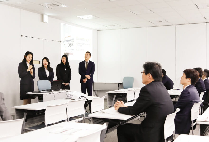 有名テーマパークの研修の様子